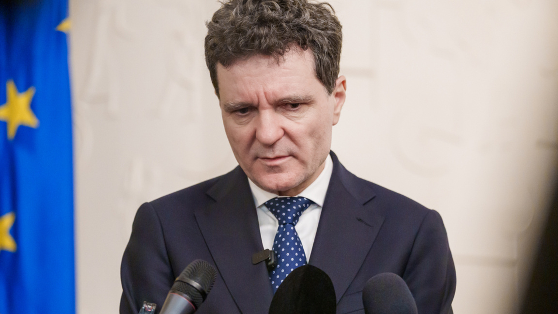 Президентът на Румъния обявява консултац...