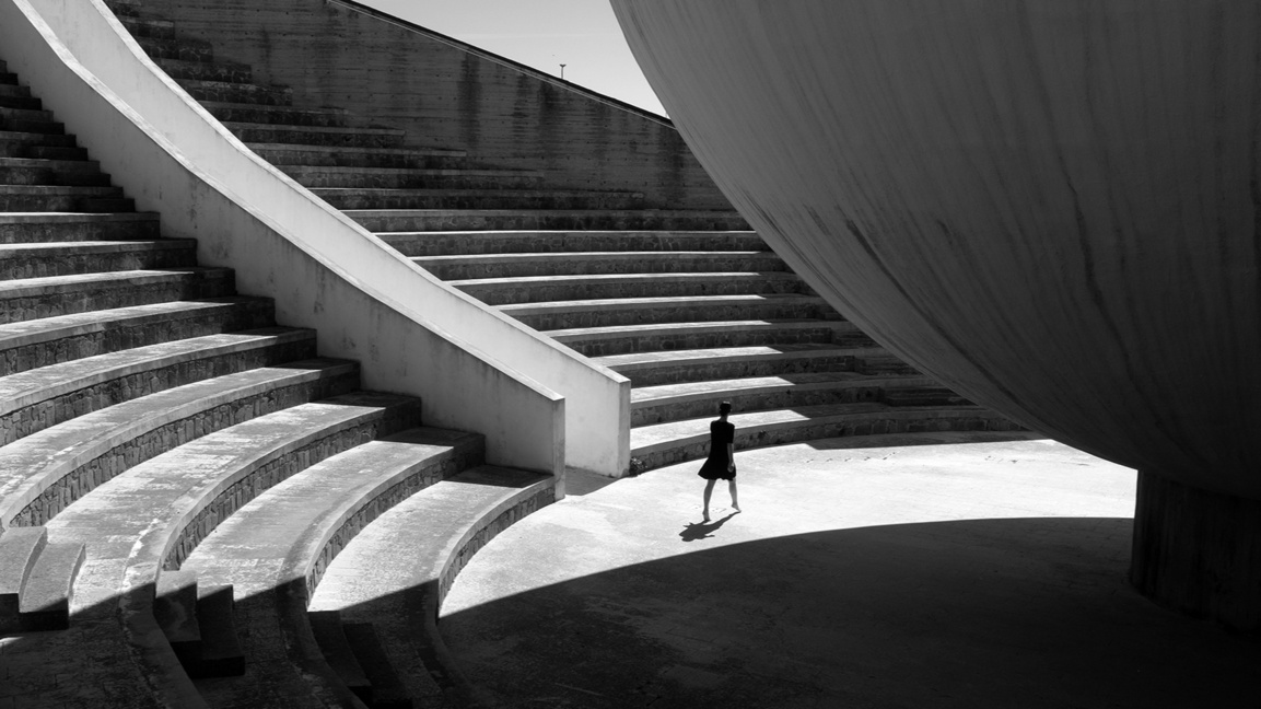 Станко Абаджич представя поетичното лице...