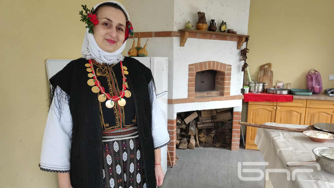 Самодейната група "Еркечко наследство" п...