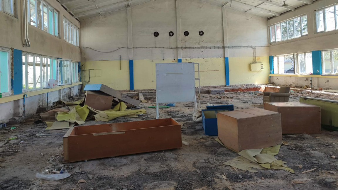 Обновяват спортна зала "Плиска"...