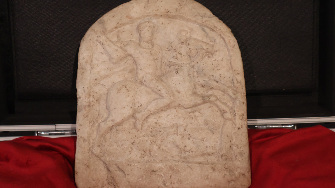 Откраднатата оброчна плочка се завърна в...