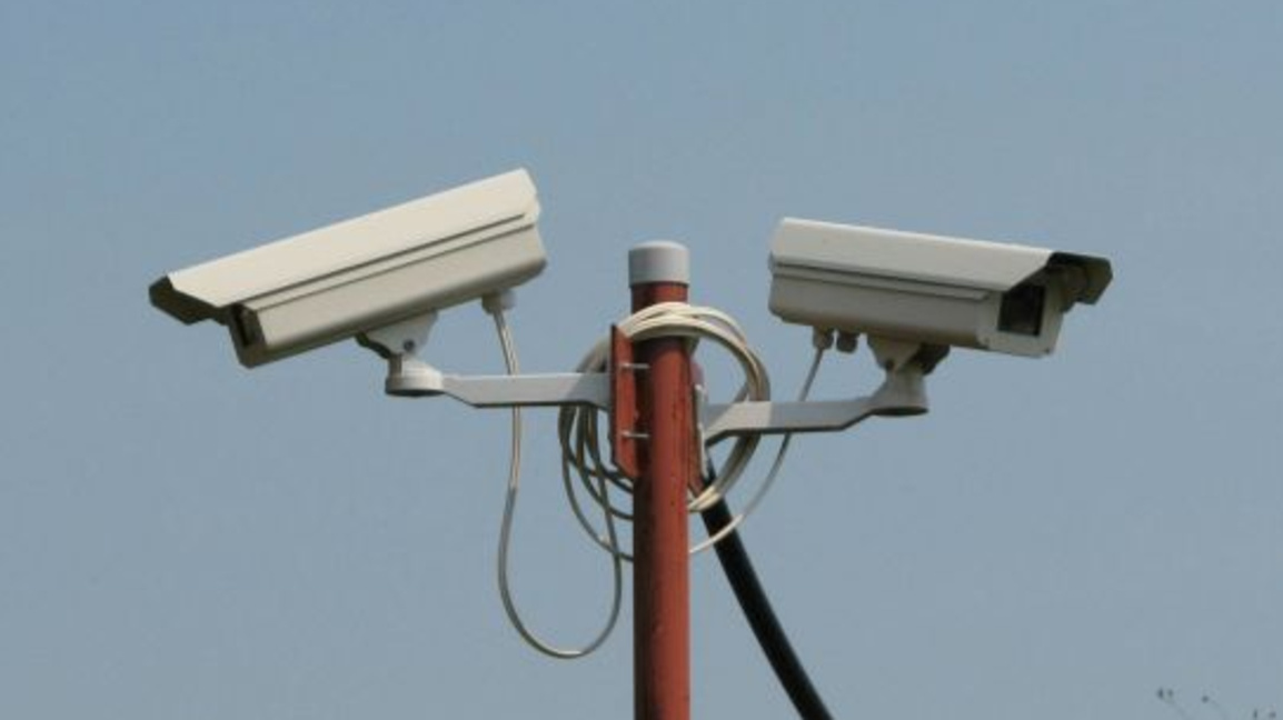 Кой ни пази дома, когато ни няма?...