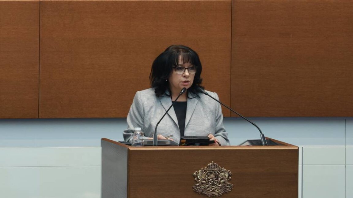 Депутатите изслушват финансовия министър за състоянието на държавните финанси