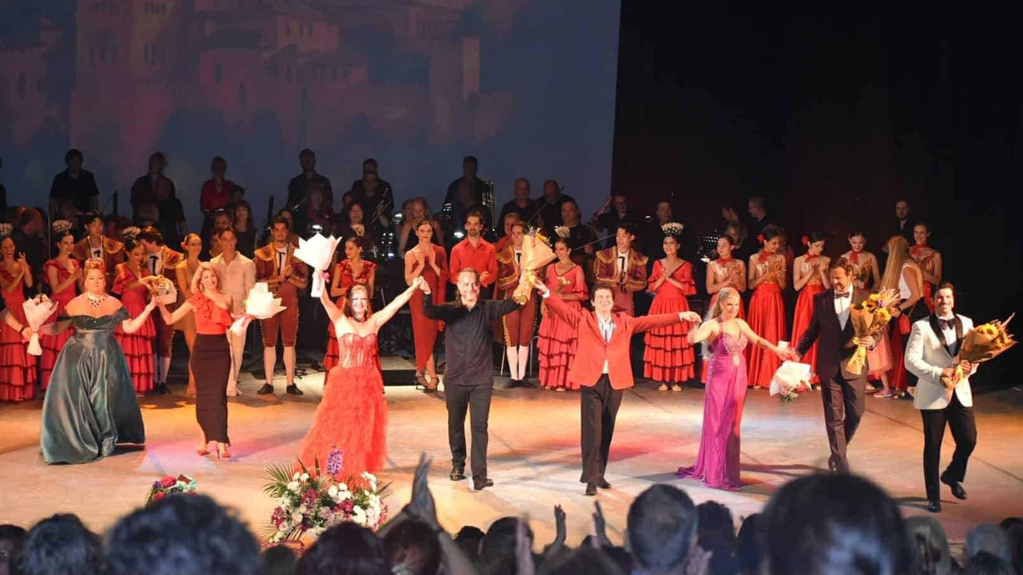 Представят "Сарсуела - огън и страст" на сцената на бургаската опера 