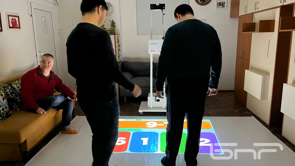 Интерактивен под помага на деца и младеж...