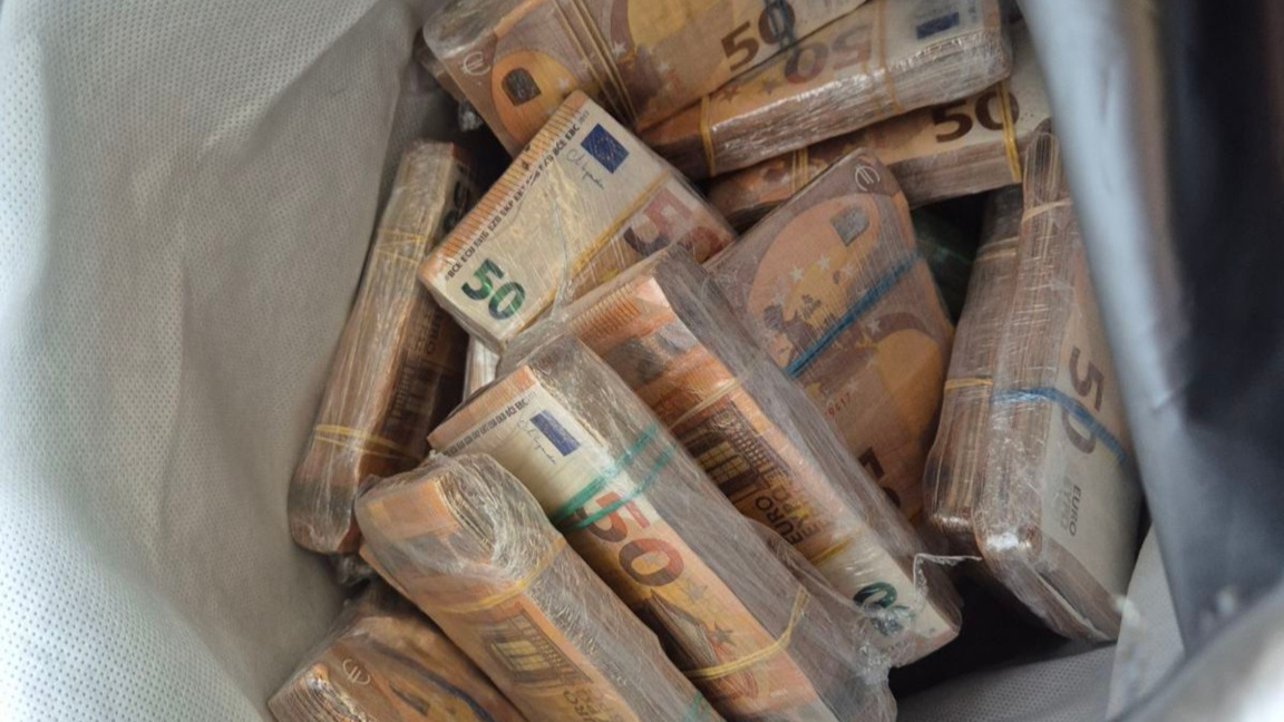 220 хил. недекларирани евро откриха митн...