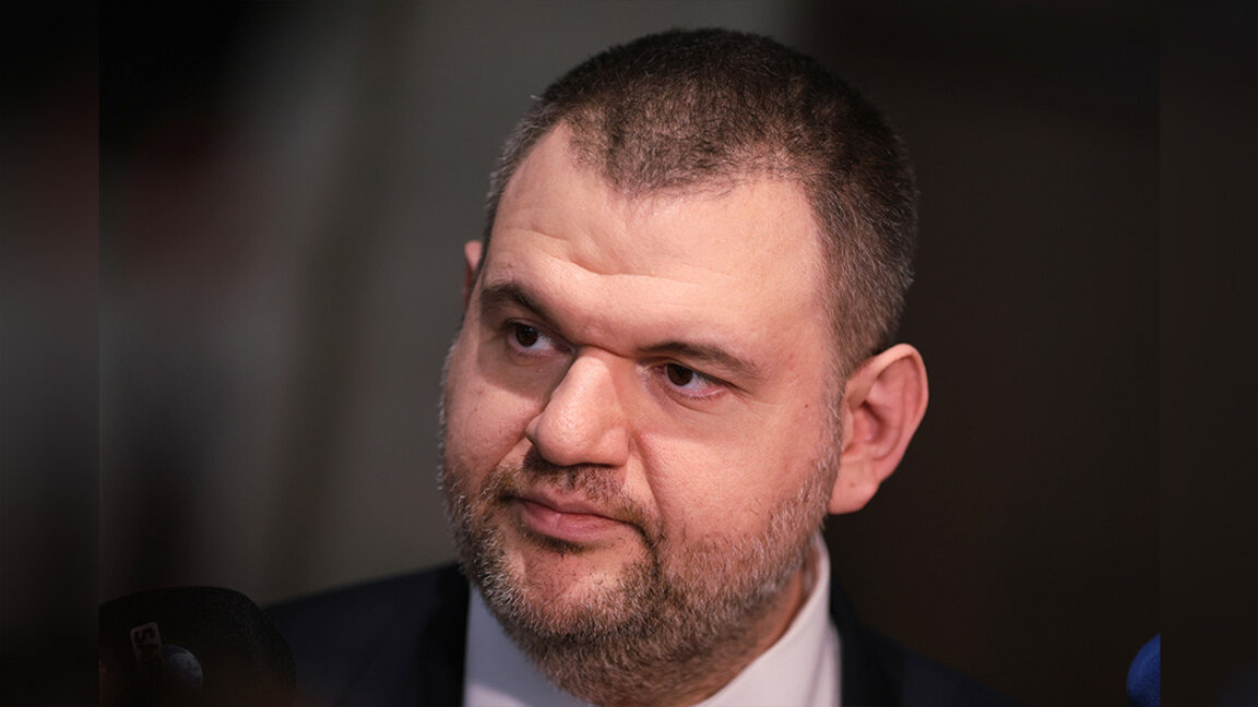 Пеевски настоя президентът Румен Радев да подаде оставка