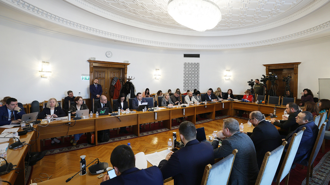 20 избирателни секции в страни извън ЕС и на второ четене в правната комисия 