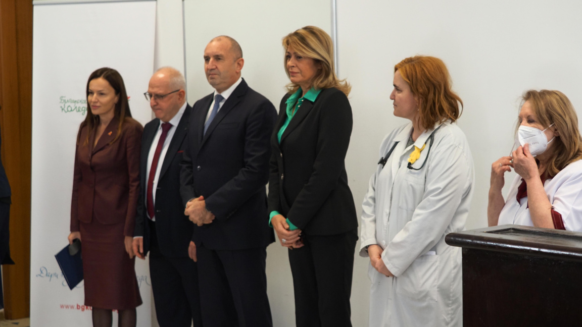 Президентът обяви началото на "Българската Коледа" в Александровска болница