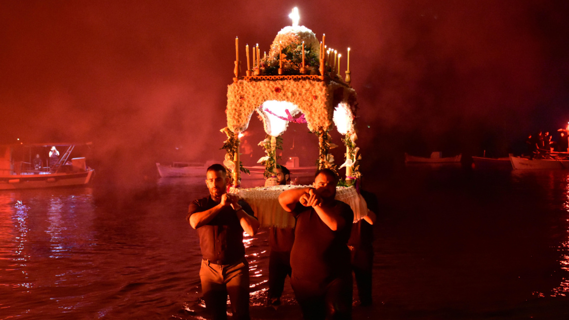 Камбанен звън, фойерверки и шествия за п...