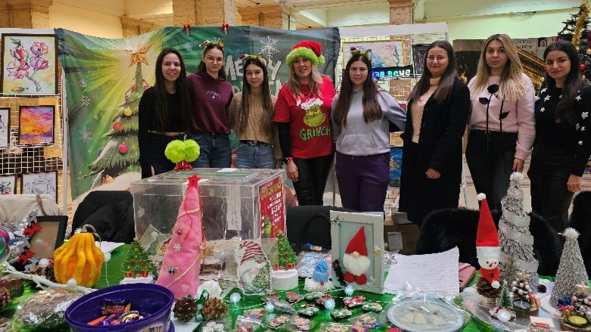 Студенти дариха 2000 лева...