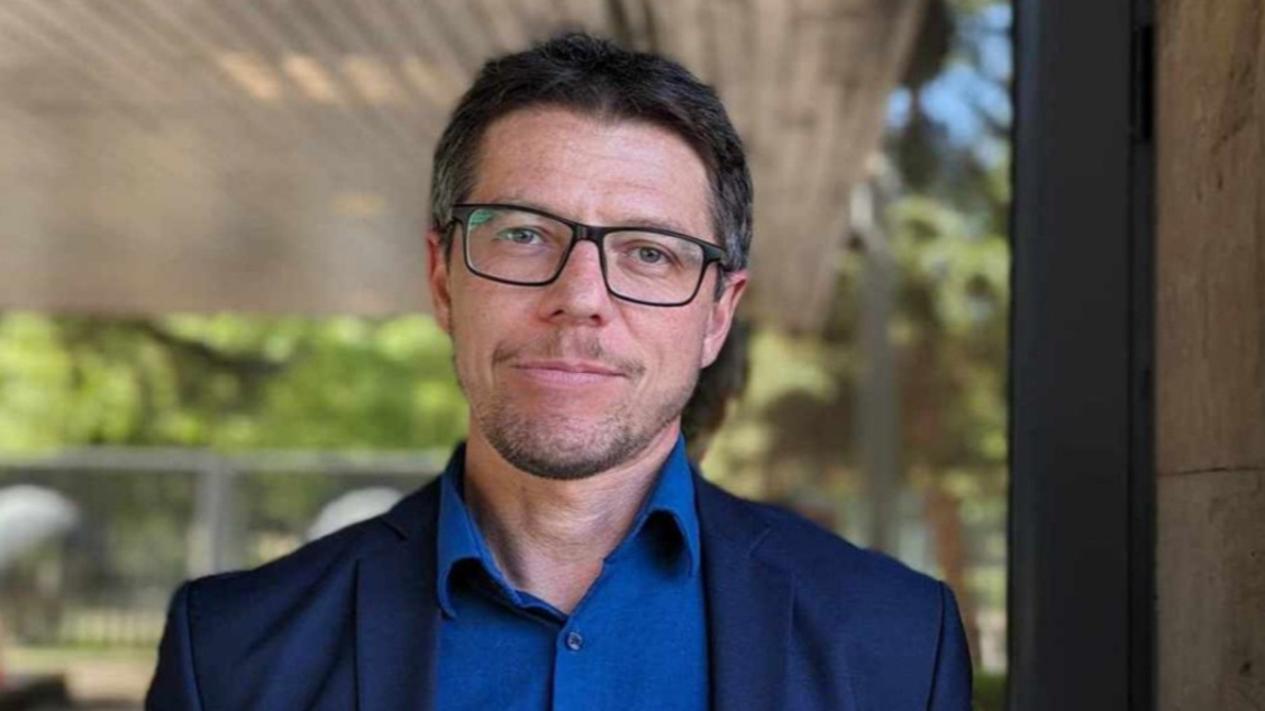 Не бива да ограничаваме изборните права на активните българи в чужбина