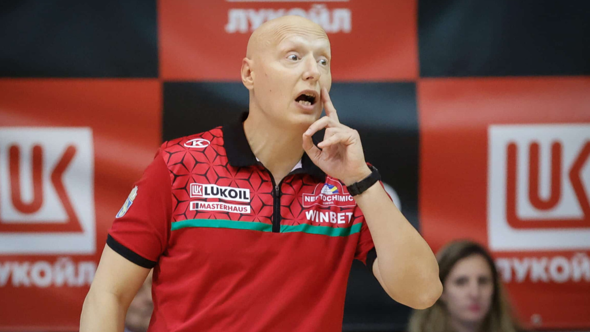 Нефтохимик продължава победната серия и ...