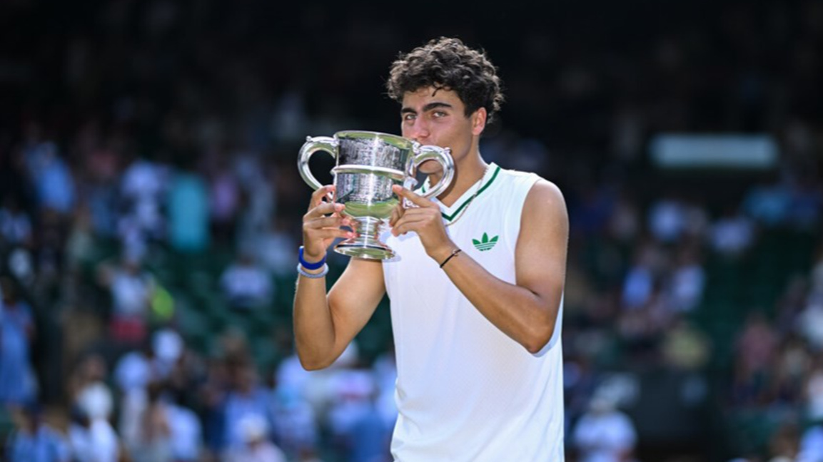 Иван Иванов е световен шампион по тенис...