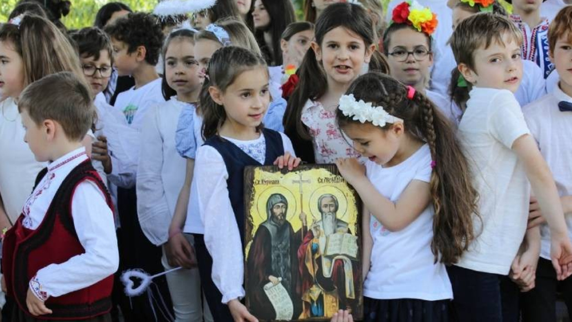 Десетият конкурс "Аз, Буки, Веди" събира...